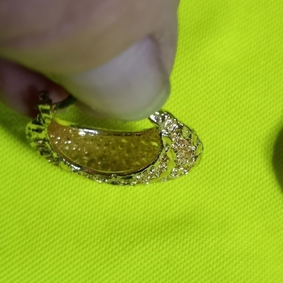 Goldtone basket Hoop filigree wire earrings - Picture 3 of 7